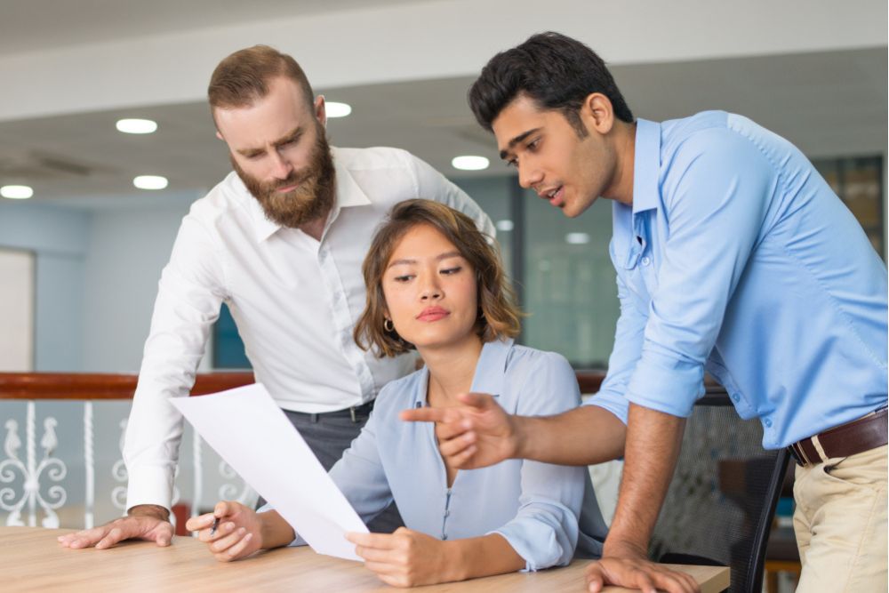 Pros and Cons of Working with a Distributed Team